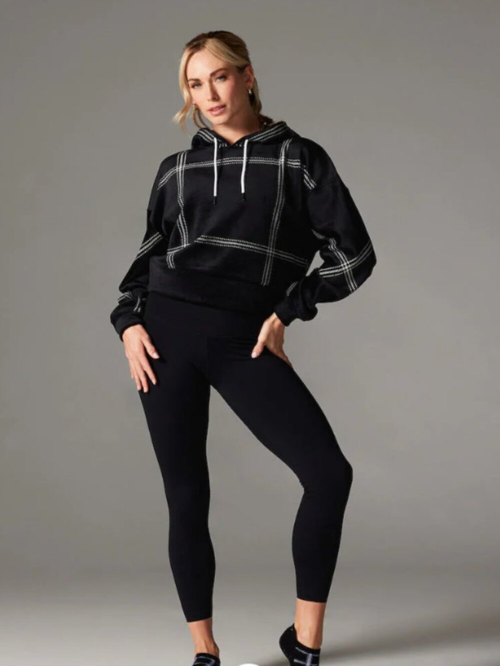 Tavi Campfire Hoodie Size Large Black White Window Pane Stripes Cropped Velour